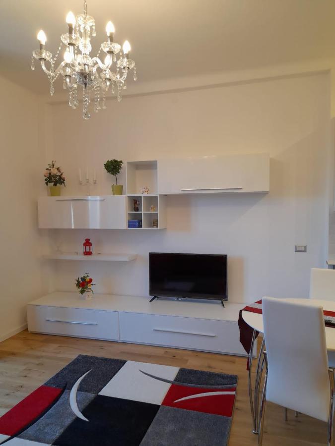 Bellissimo Appartamento Zona 8 Milano Exteriör bild